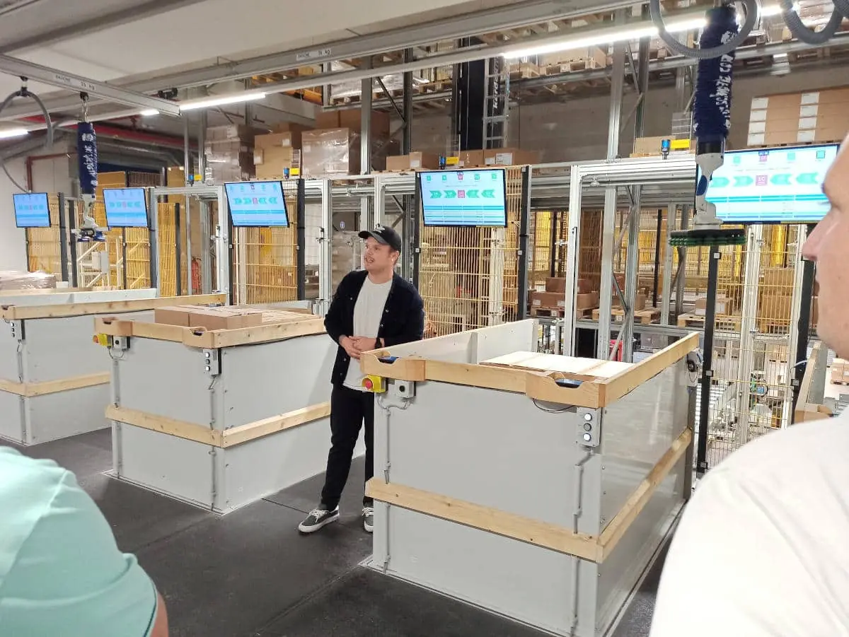 Manuel Bonner in front of hybrid picking station at the central distribution center in Hohenems